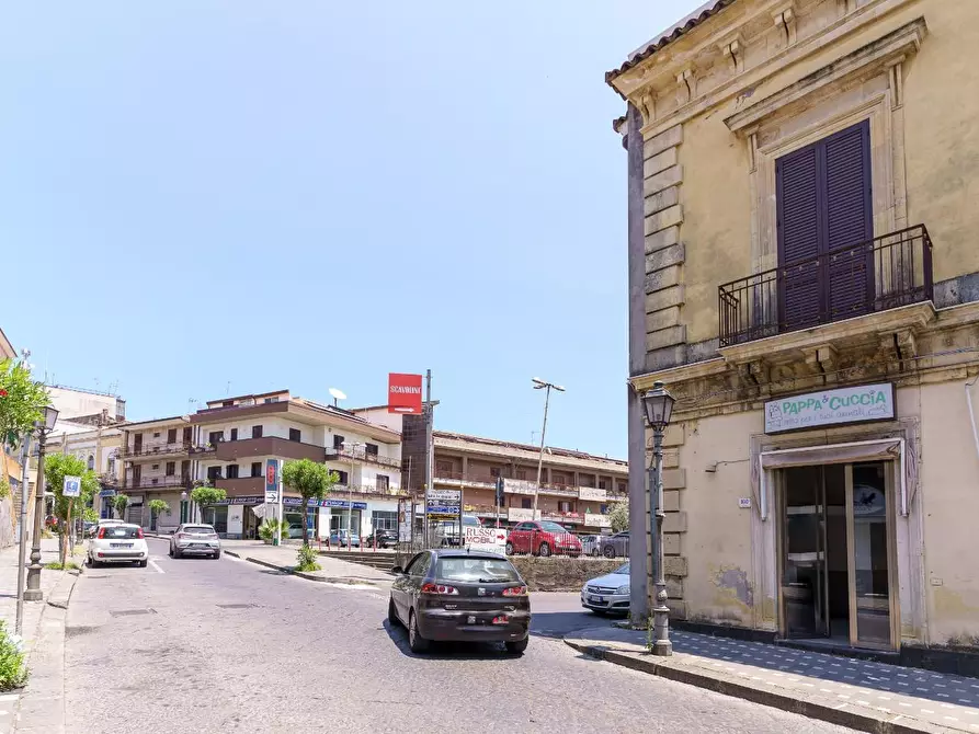 Immagine 22 di Negozio in affitto  a Zafferana Etnea