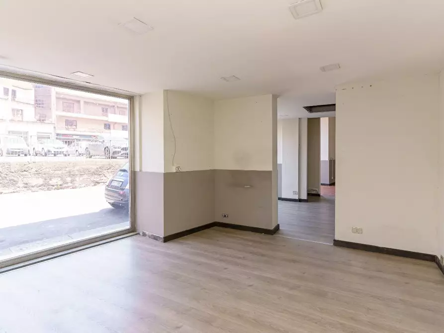 Immagine 12 di Negozio in affitto  a Zafferana Etnea