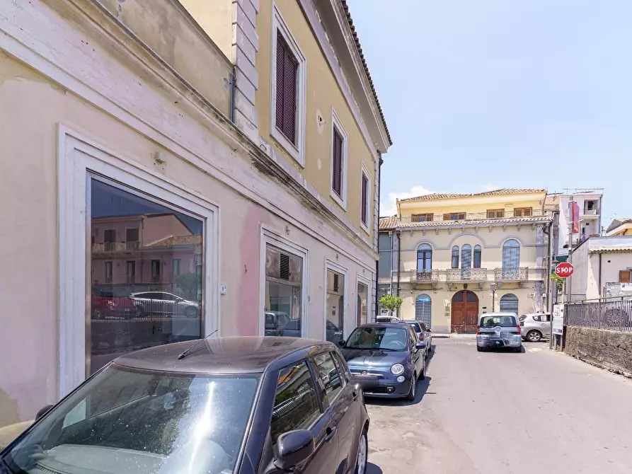 Immagine 24 di Negozio in affitto  a Zafferana Etnea