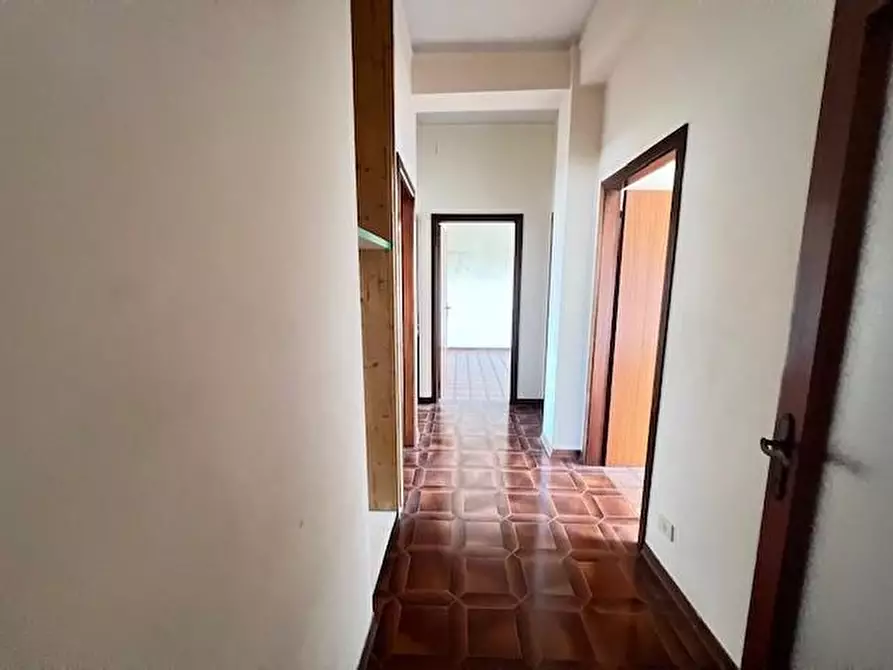 Immagine 9 di Appartamento in vendita  a Siena