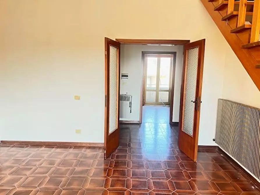 Immagine 1 di Appartamento in vendita  a Siena