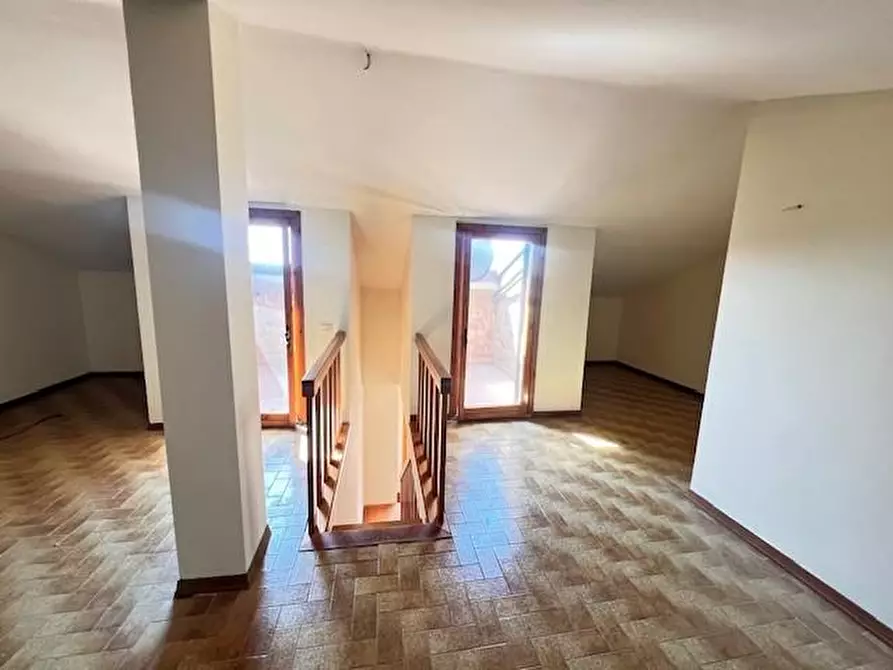 Immagine 21 di Appartamento in vendita  a Siena