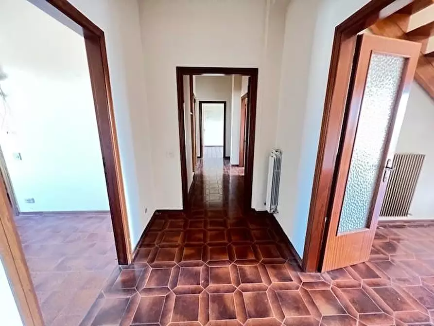 Immagine 2 di Appartamento in vendita  a Siena