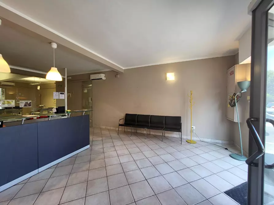 Immagine 4 di Locale commerciale in affitto  a Calcinaia