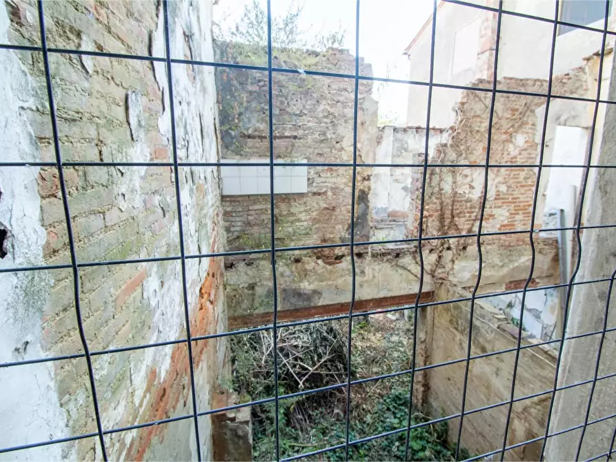 Immagine 4 di Palazzo in vendita  a Cascina