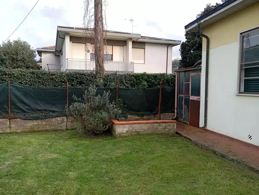 Immagine 4 di Villa in vendita  a Pisa