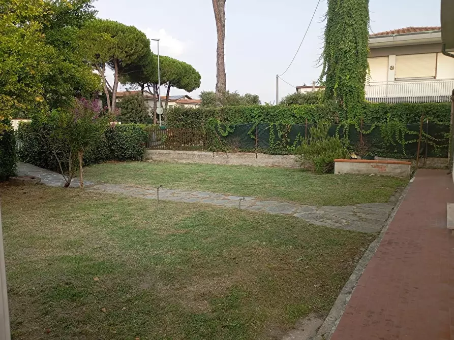 Immagine 15 di Villa in vendita  a Pisa