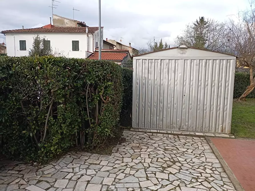 Immagine 9 di Villa in vendita  a Pisa