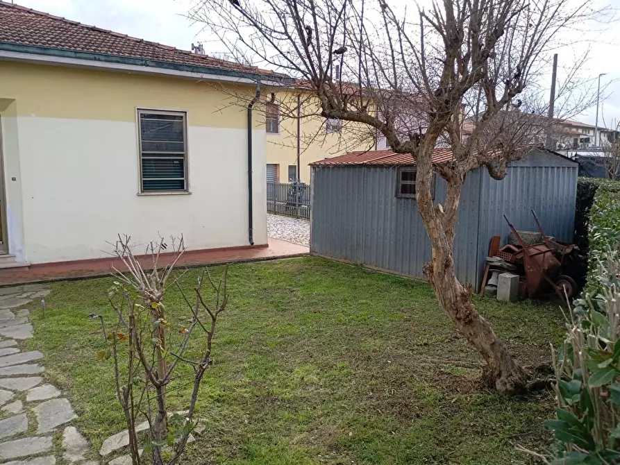 Immagine 6 di Villa in vendita  a Pisa