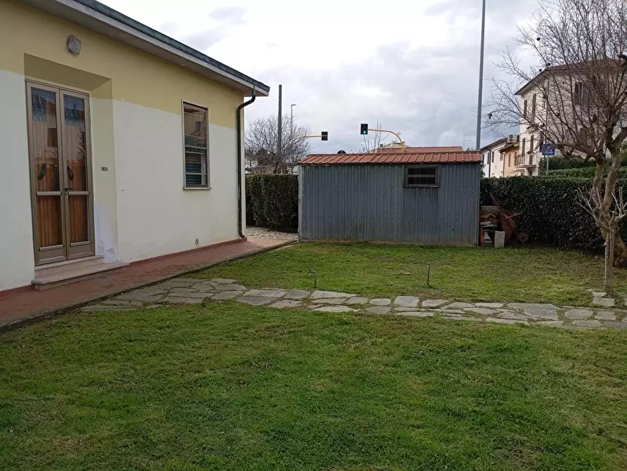 Immagine 5 di Villa in vendita  a Pisa