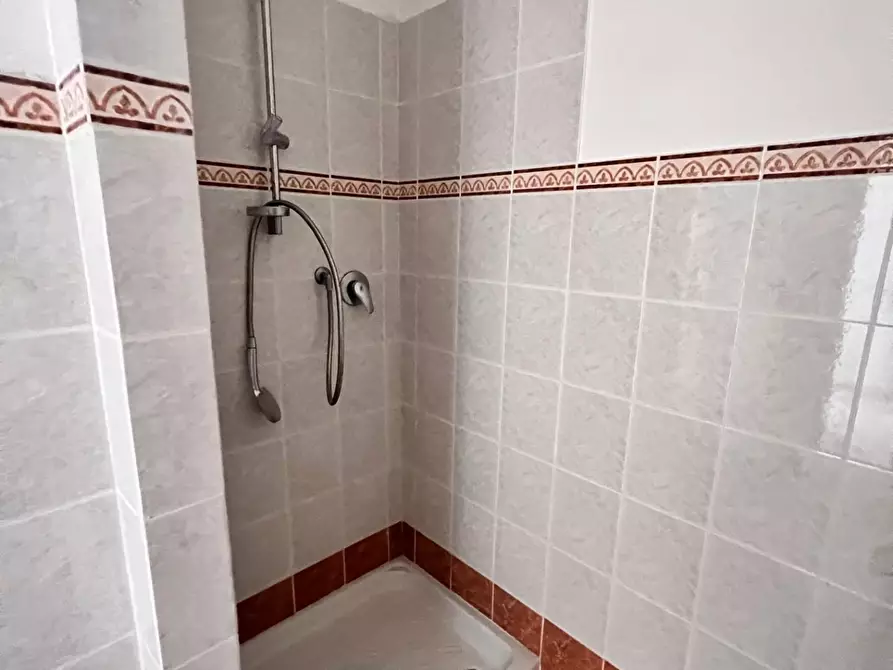 Immagine 11 di Appartamento in vendita  a Colle Di Val D'elsa