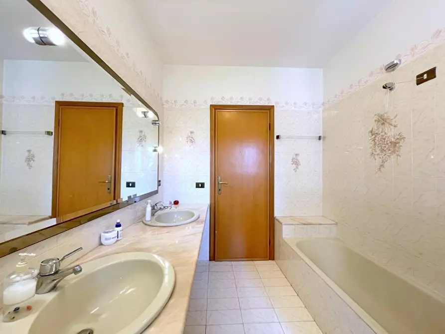 Immagine 24 di Casa indipendente in vendita  a Massarosa