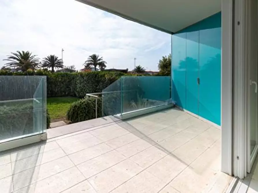 Immagine 21 di Appartamento in vendita  a Camaiore