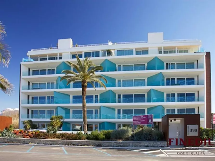 Immagine 3 di Appartamento in vendita  a Camaiore