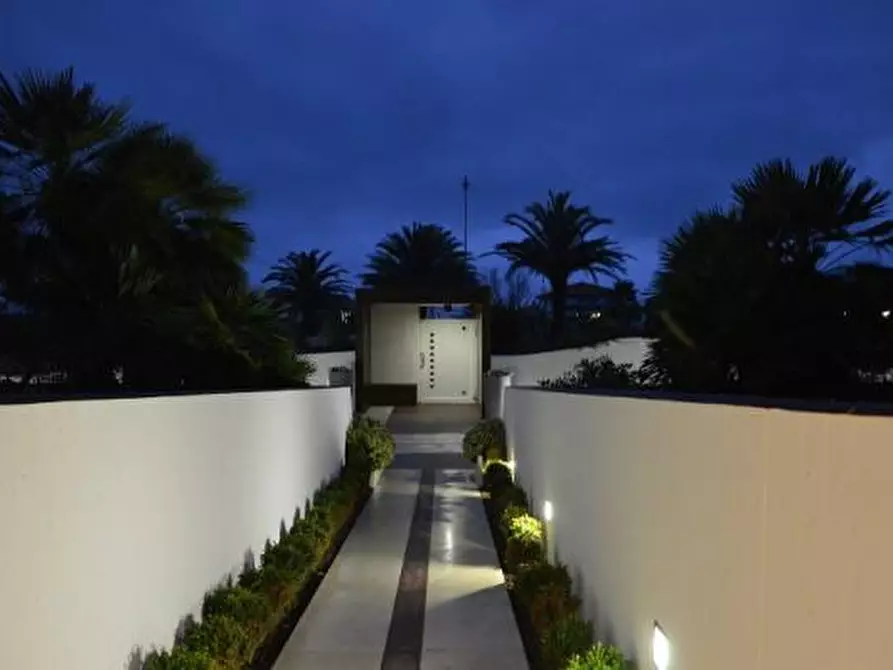 Immagine 20 di Appartamento in vendita  a Camaiore