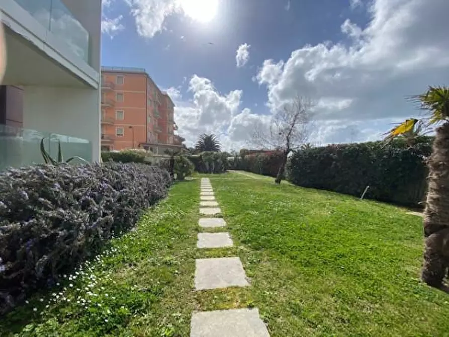 Immagine 9 di Appartamento in vendita  a Camaiore