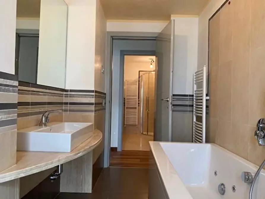 Immagine 15 di Appartamento in vendita  a Camaiore