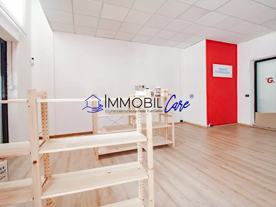 Immagine 6 di Locale commerciale in affitto  a Livorno
