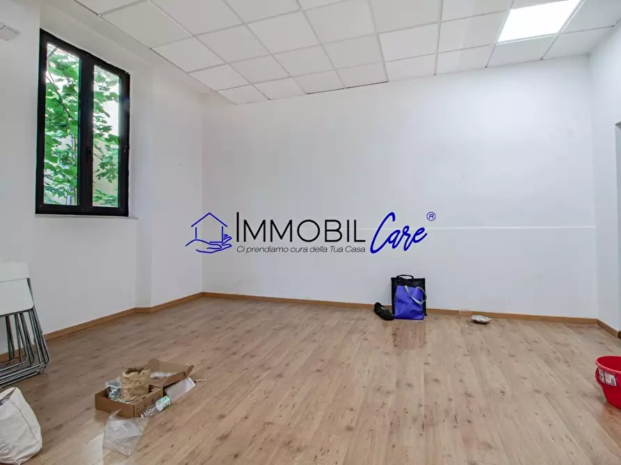 Immagine 11 di Locale commerciale in affitto  a Livorno