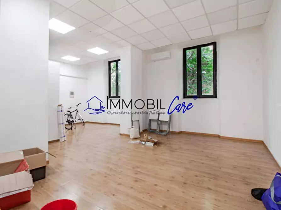 Immagine 9 di Locale commerciale in affitto  a Livorno
