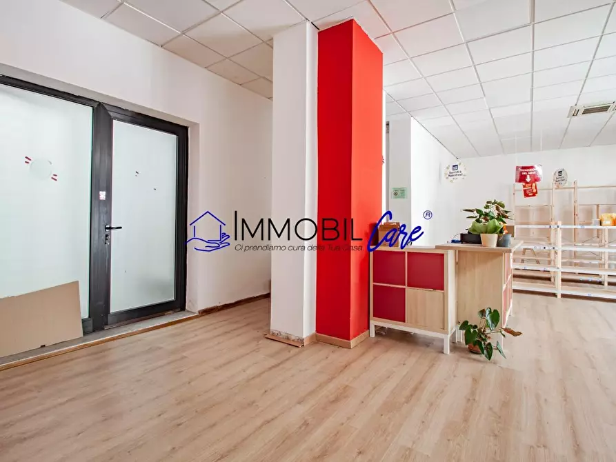 Immagine 7 di Locale commerciale in affitto  a Livorno