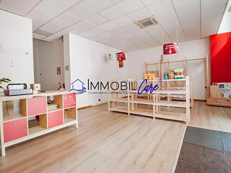 Immagine 3 di Locale commerciale in affitto  a Livorno