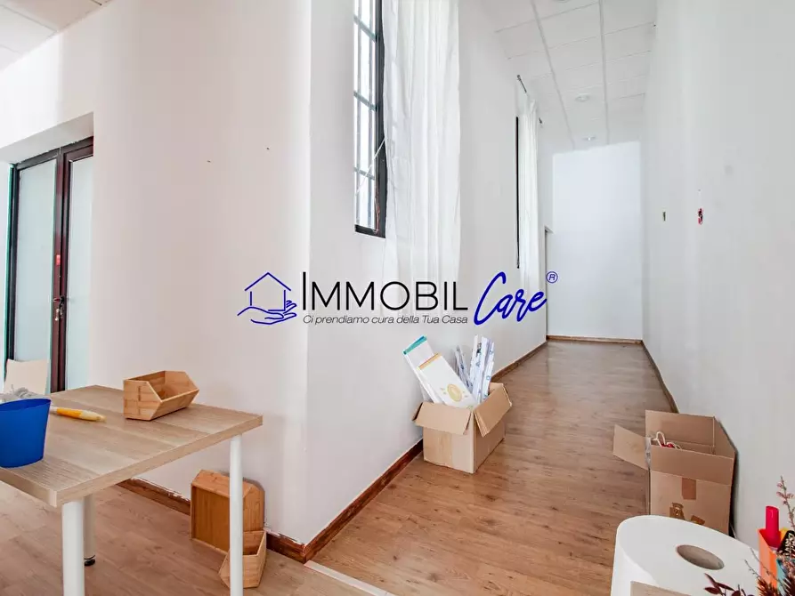 Immagine 8 di Locale commerciale in affitto  a Livorno