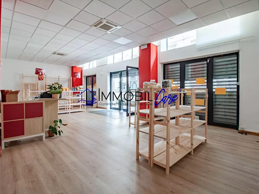 Immagine 5 di Locale commerciale in affitto  a Livorno