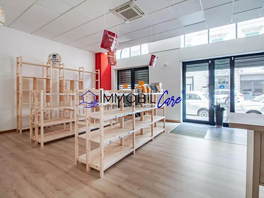 Immagine 1 di Locale commerciale in affitto  a Livorno