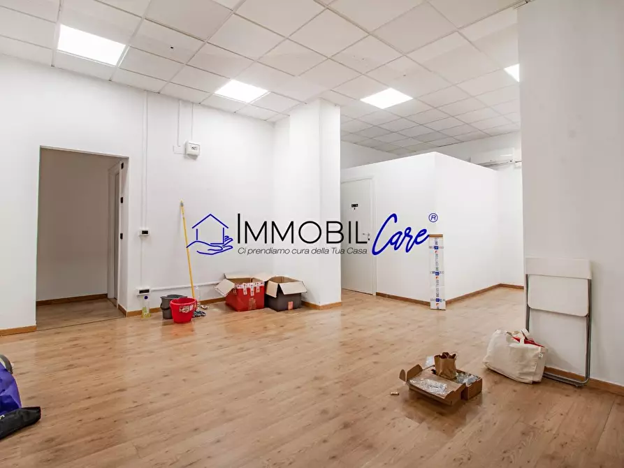 Immagine 14 di Locale commerciale in vendita  a Livorno