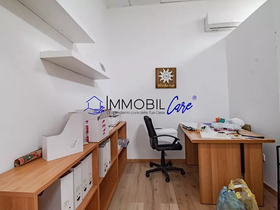 Immagine 13 di Locale commerciale in vendita  a Livorno