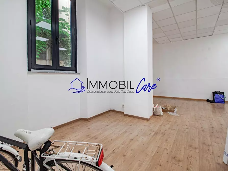 Immagine 15 di Locale commerciale in vendita  a Livorno