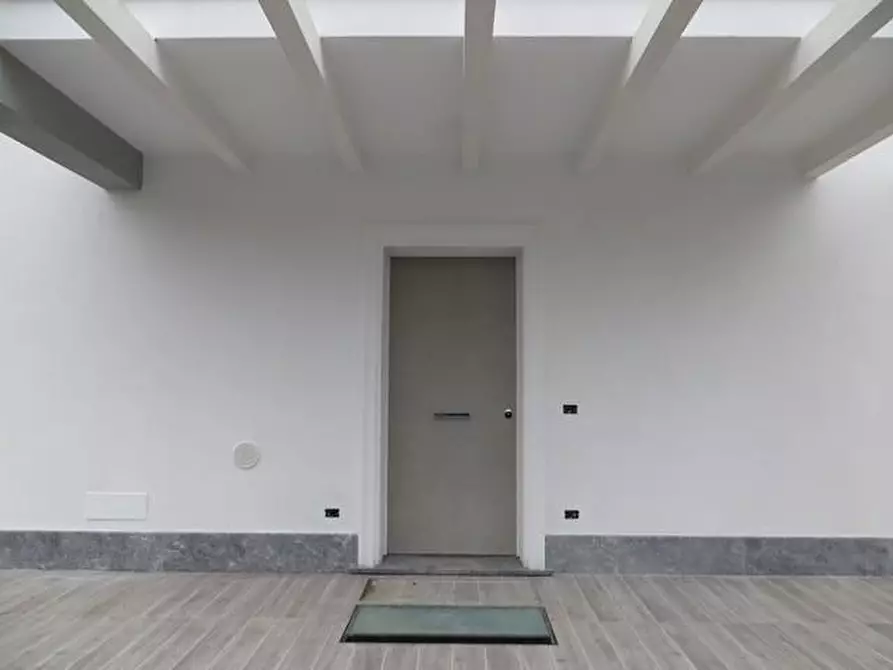 Immagine 5 di Villa in vendita  a Montignoso