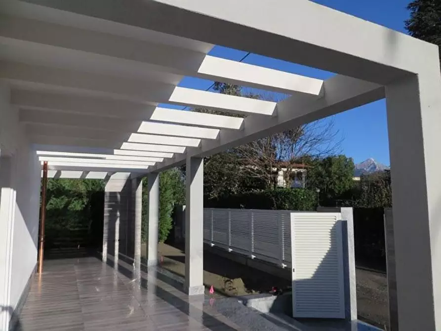 Immagine 6 di Villa in vendita  a Montignoso