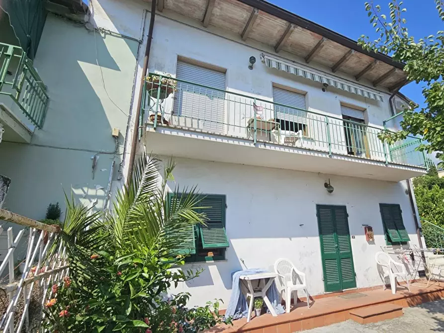 Immagine 1 di Appartamento in vendita  a Massa