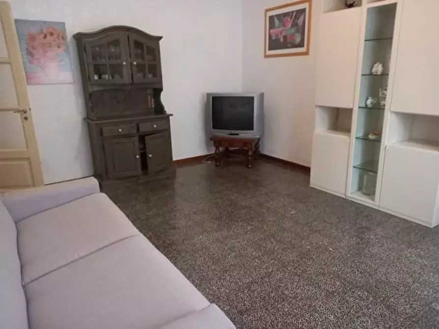 Immagine 2 di Appartamento in vendita  a Massa