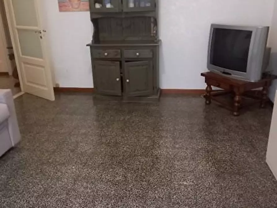 Immagine 3 di Appartamento in vendita  a Massa