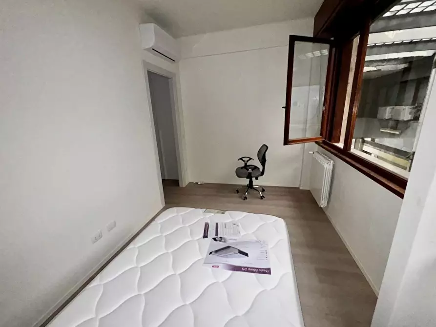 Immagine 27 di Appartamento in affitto  a Pisa