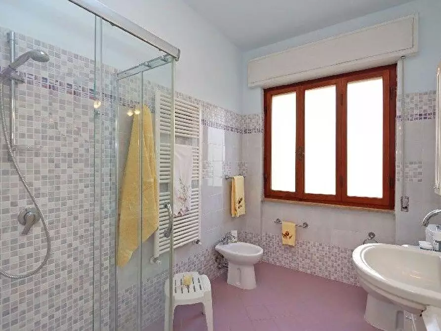 Immagine 25 di Villa in vendita  a Rosignano Marittimo