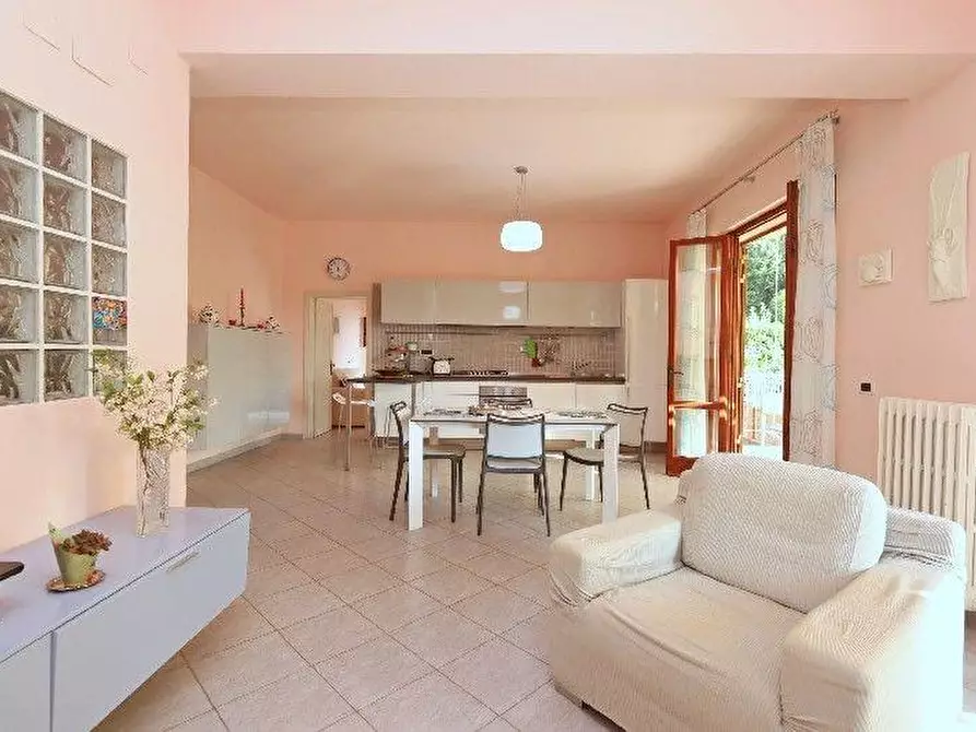 Immagine 7 di Villa in vendita  a Rosignano Marittimo