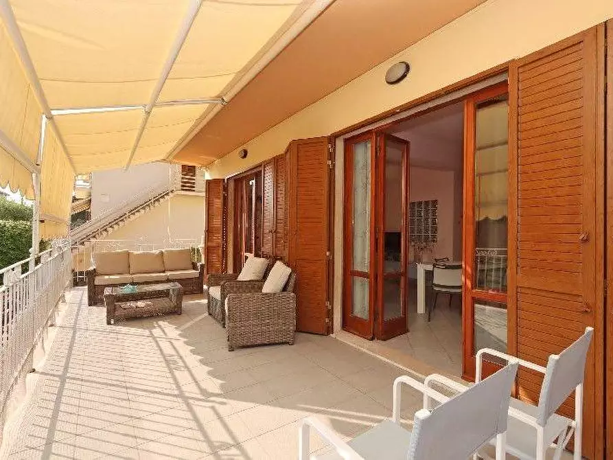 Immagine 5 di Villa in vendita  a Rosignano Marittimo