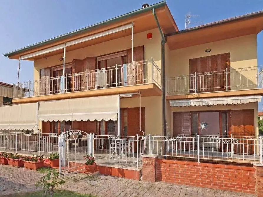 Immagine 2 di Villa in vendita  a Rosignano Marittimo