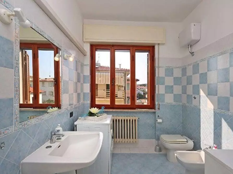 Immagine 37 di Villa in vendita  a Rosignano Marittimo