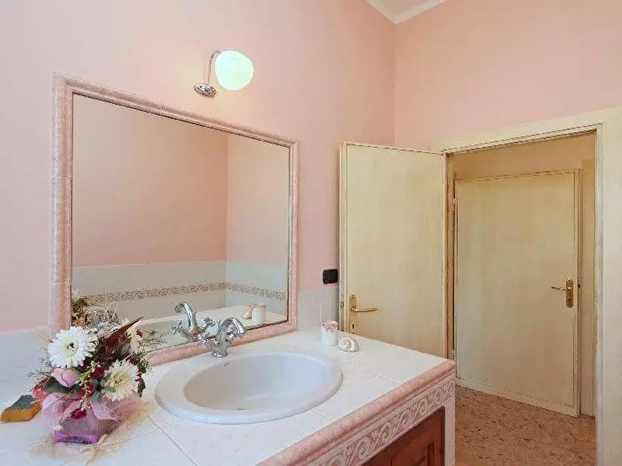 Immagine 41 di Villa in vendita  a Rosignano Marittimo