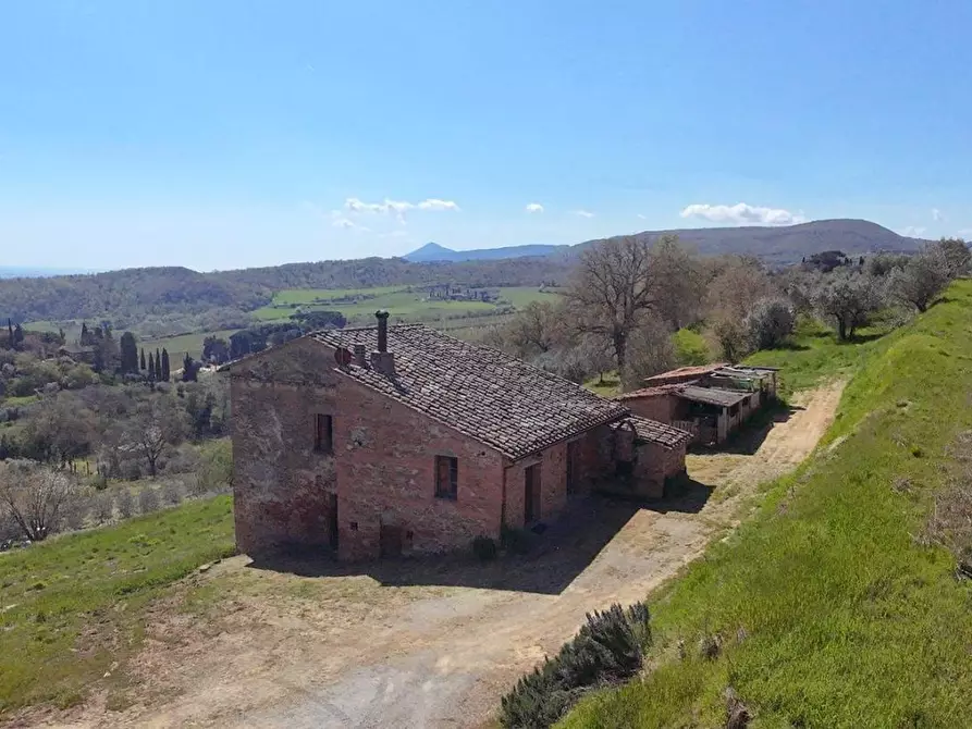 Immagine 13 di Casa colonica in vendita  a Montepulciano