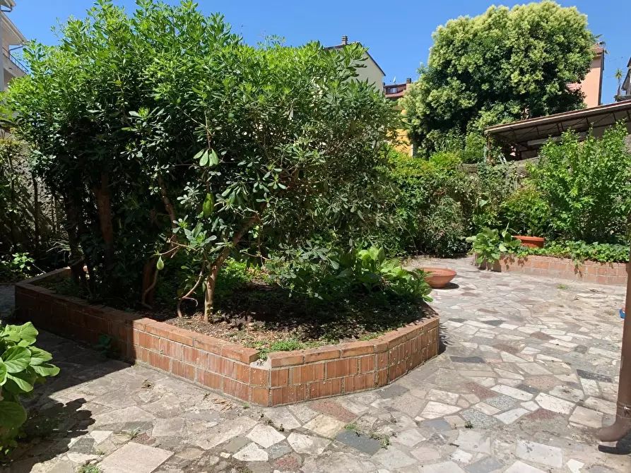 Immagine 1 di Appartamento in vendita  a Carrara