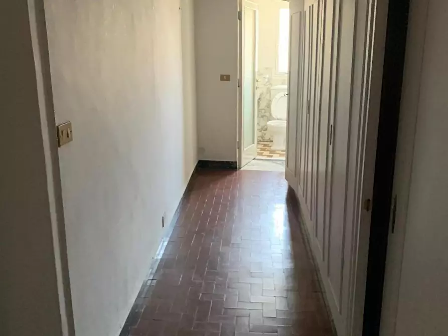 Immagine 17 di Appartamento in vendita  a Carrara