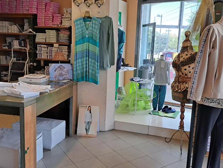 Immagine 6 di Attività commerciale in vendita  a Modena