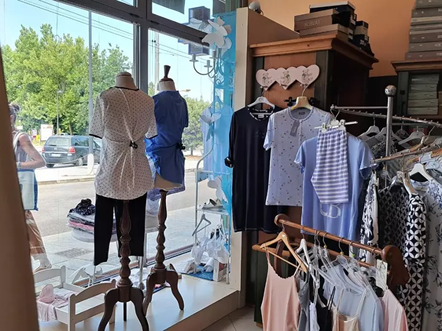 Immagine 3 di Attività commerciale in vendita  a Modena