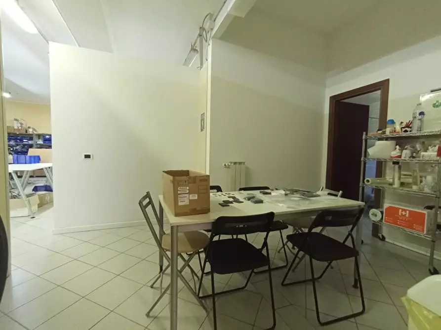 Immagine 4 di Locale commerciale in affitto  a Pisa